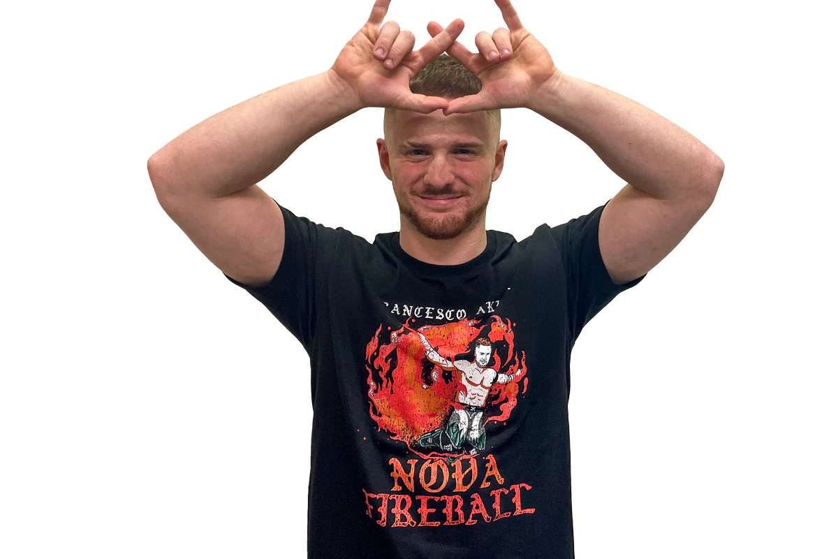 フランシスコ・アキラ「NOVA FIREBALL」Tシャツ - Image 2