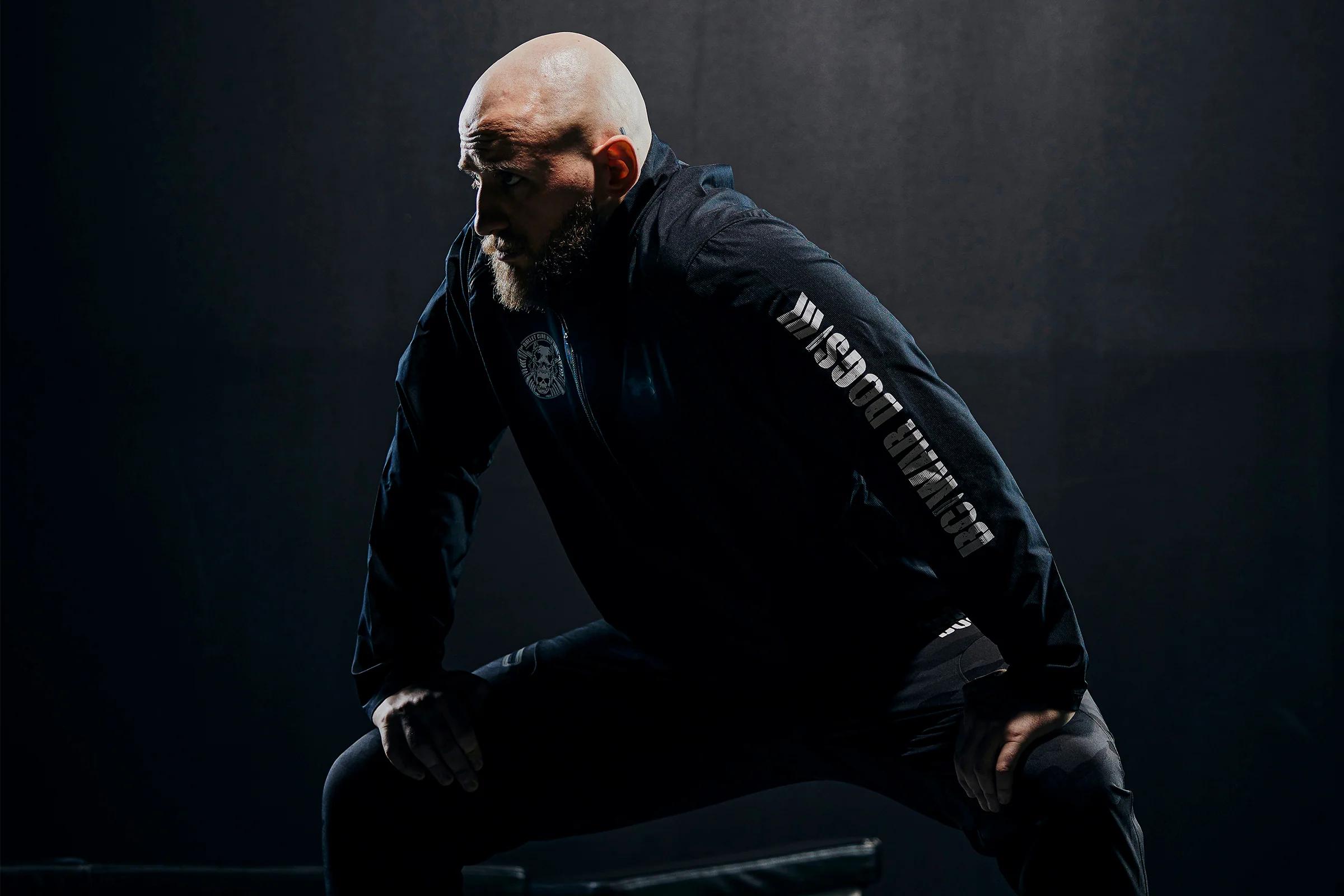 UA BULLET CLUB WAR DOGS アンストッパブル ジョガーパンツ - Image 5